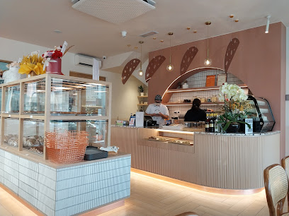 Divini Pastry | Biscotti • Coffee • Sandwiches & Wraps • Dessert • Cakes • Pastries